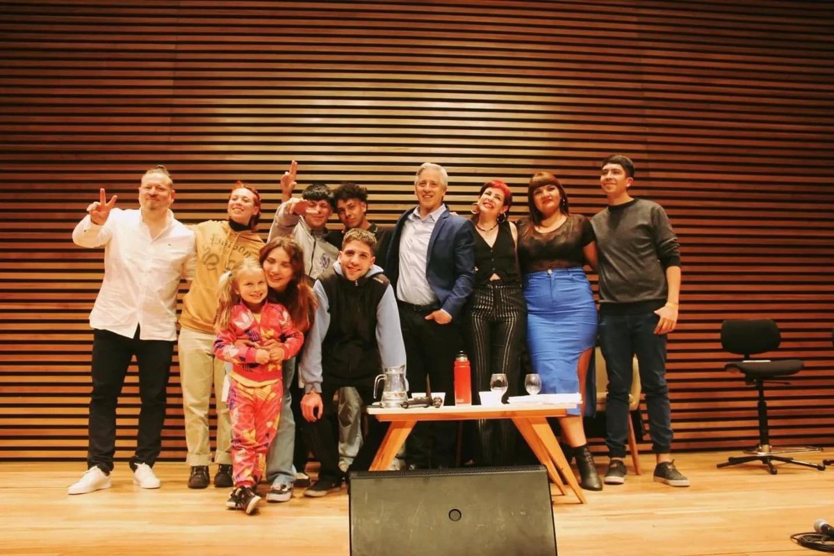 PaulaGimenez_Ok's tweet photo. I ENCUENTRO INTERNACIONAL "COMUNICACIÓN, POLITICA Y PODER EN EL SXXI"

Dia I: Dialogo con Alvaro Garcia Linera. 

Gracias a todes les que participaron ❤️‍🔥❤️

@InfoNodal 
@elCCKirchner https://t.co/I9N1qYKnjE