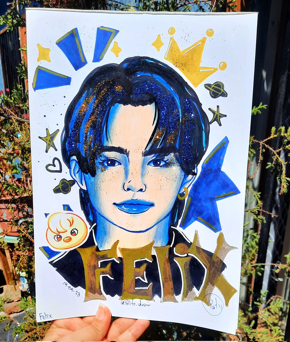 DrawPollito's tweet image. Aquí tenemos el dibujo del cumpleaños de Felix 🩵 quise hacer algo con colores azules y dorados, me gustó el resultado igualmente pienso en mejorar para la próxima vez 🥹
#straykidsfanart #straykids #straykidsfelix #felix #drawings #draw #art #artist #felixfanart #fanartstraykids