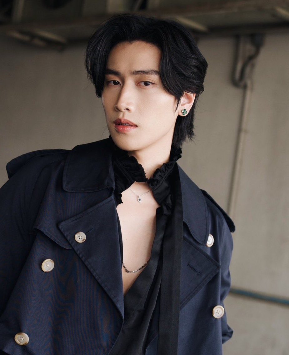 Tatjana loves Black and Blue held Biu's hand 🖤💙 tweet media