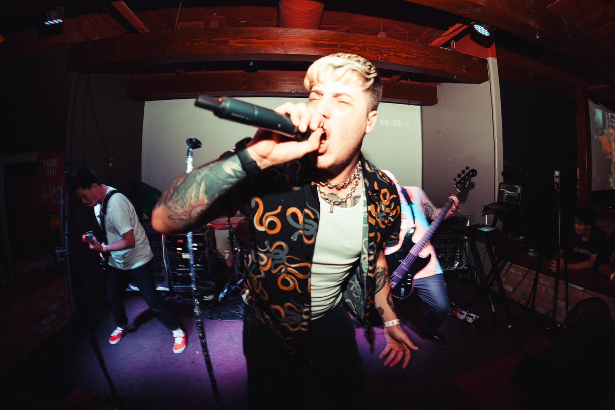 who tf is resider? tweet media