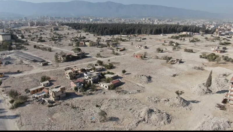 batman_efe8443's tweet photo. Hatay'da enkaz kaldırma çalışmalarının %72 oranında tamamlandığı belirtildi. https://t.co/VYammIVHiC