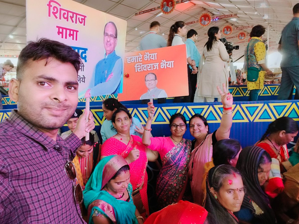 rakshaj98528701's tweet photo. @OfficeofSSC #हम_भी_लाड़ली_बहनें 2011के बाद oct2018मे शिक्षक भर्ती आई थी कई विसंगतियों के कारण हम अच्छे नं लाकर भी नियुक्ति लेने से वंचित र�� गए।कई ज्ञापन देने के बाद भी आज तक कोई औपचारिकता पूरी नहीं हुई। आचार संहिता से पहले इन बहनों के लिए भी कोई चमत्कार कर दो। @ChouhanShivraj @AmitShah https://t.co/bXjT9r5wjt