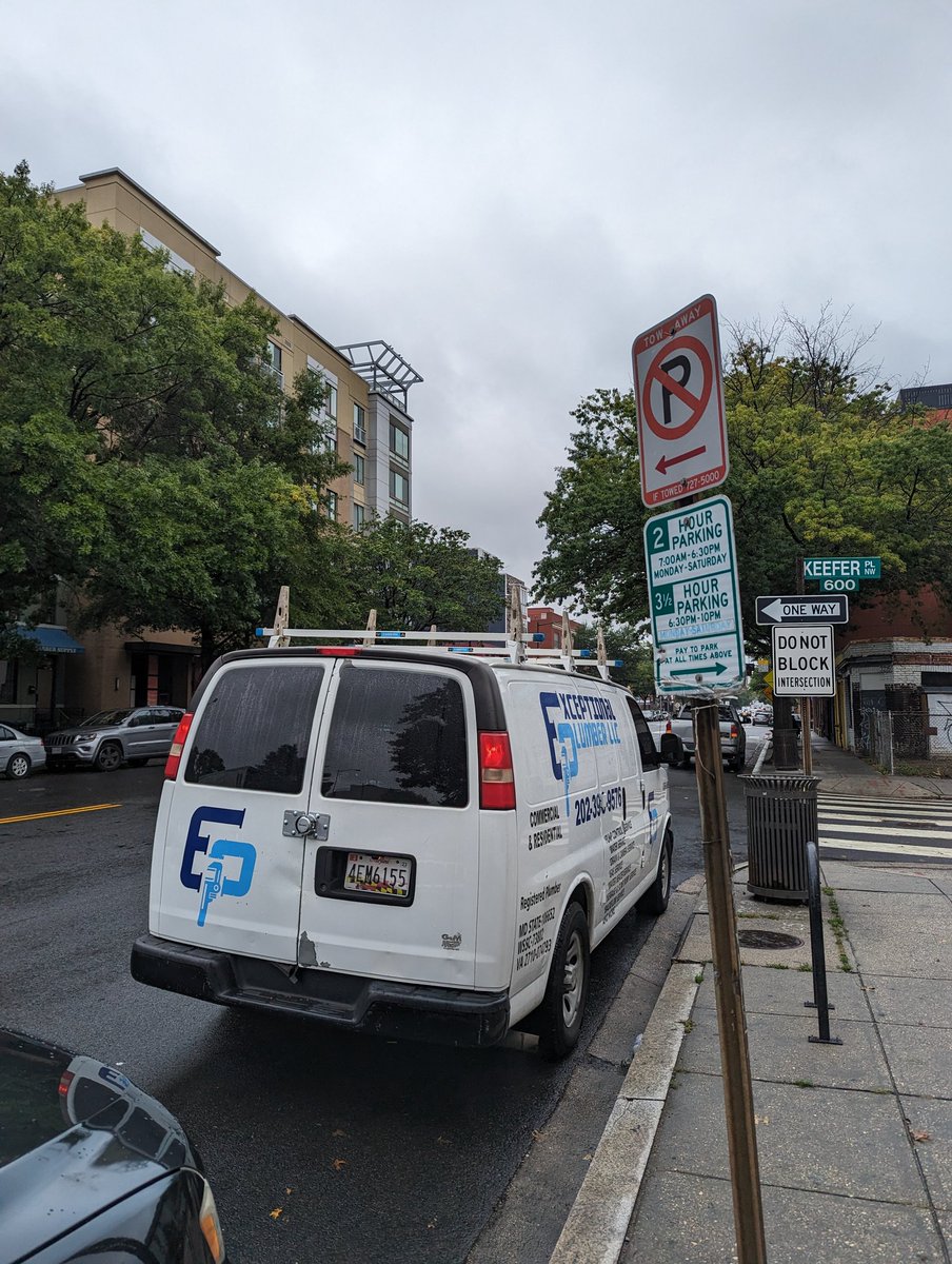 megjoyo's tweet photo. @311DCgov @BrianneKNadeau yet another vehicle illegally parked on Georgia Ave at Keefer, blocking visibility at intersection. We need bollards now. https://t.co/K428jpRDau