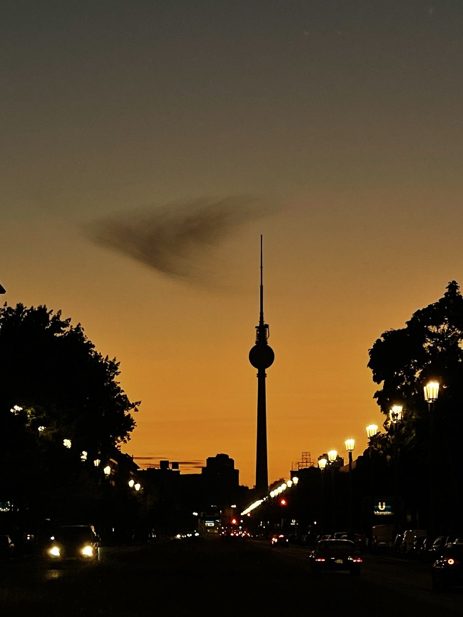 AlfrdoVazquez's tweet photo. Berlin ❤️ 
Foto desde la Karl Marx Allee https://t.co/iiVTHcMrUx