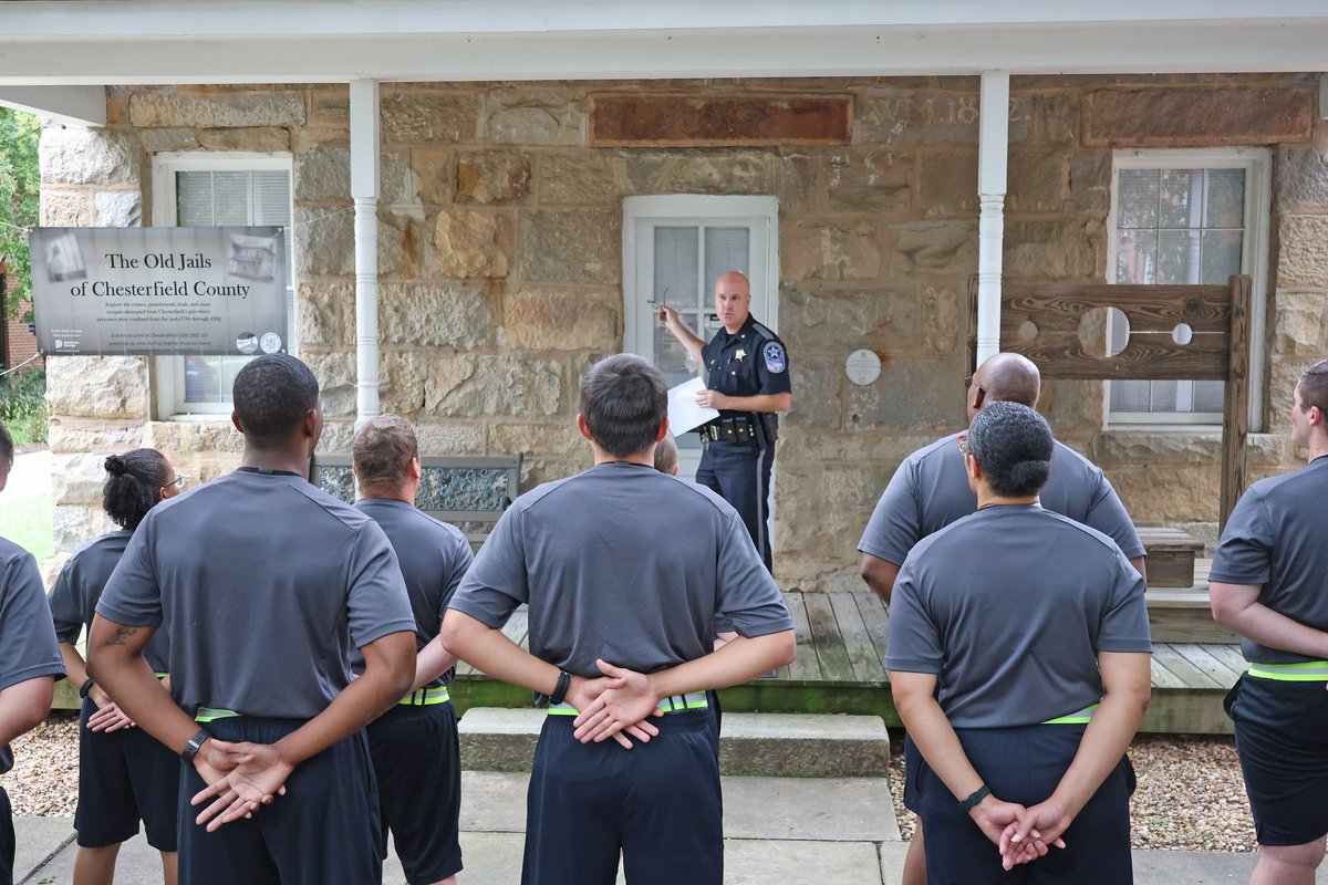 CCSOVA's tweet image. Yesterday, the 38th Basic Academy ran its fourth history run meeting with Major Huff. The recruits were given a brief lesson about the 1892 Jail, its history, its importance, and how it paved the way for our court systems today in Chesterfield County. #basicacademy