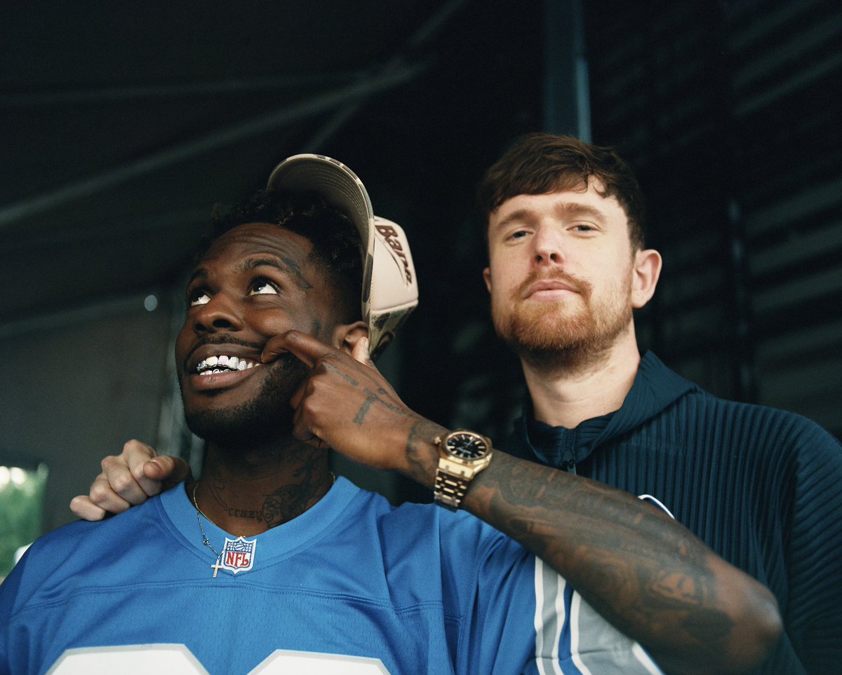 SWAVAY's tweet image. never could’ve asked for a better big brother.

happy birthday @jamesblake