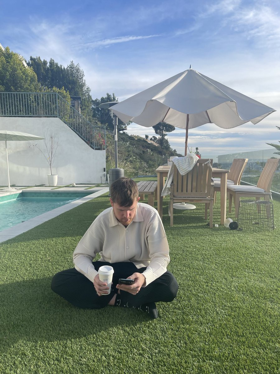 SWAVAY's tweet image. never could’ve asked for a better big brother.

happy birthday @jamesblake