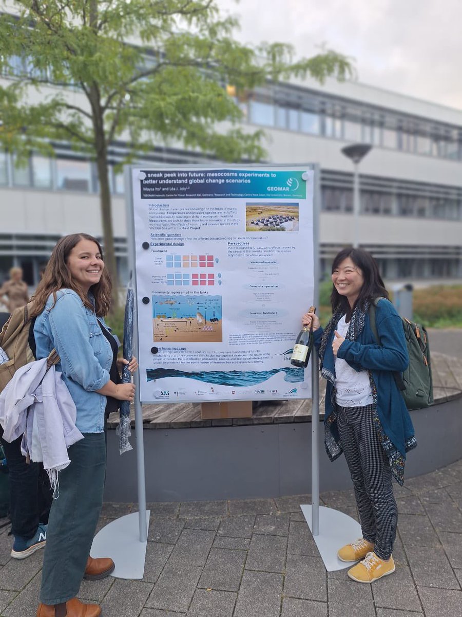 <a href="/Joly_Lea_/">Léa Joly</a> and <a href="/ItoMaysa/">Maysa</a> won the best poster award at the #sustainMare conference for their work in #iSeal. They use mesocosms to study how #ocean_warming influences species physiology, food web structure and ecosystem functioning. <a href="/GEOMAR_en/">GEOMAR_en</a> <a href="/Allianz_Meer/">Deutsche Allianz Meeresforschung</a>