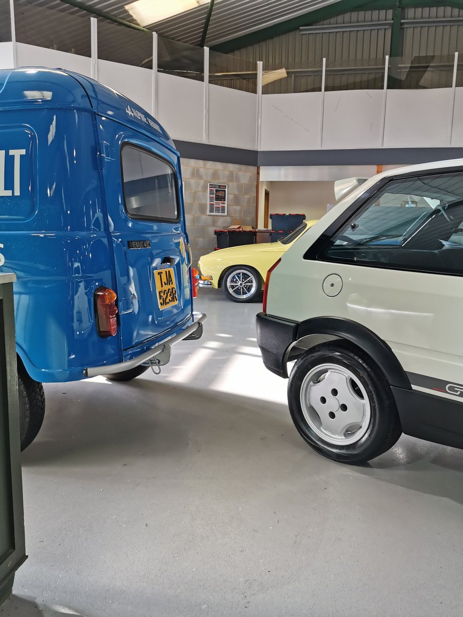 Carpervert's tweet photo. Today's office is RIDDLED with temptation, all thanks to @classiccarauc https://t.co/NonUpxslhO