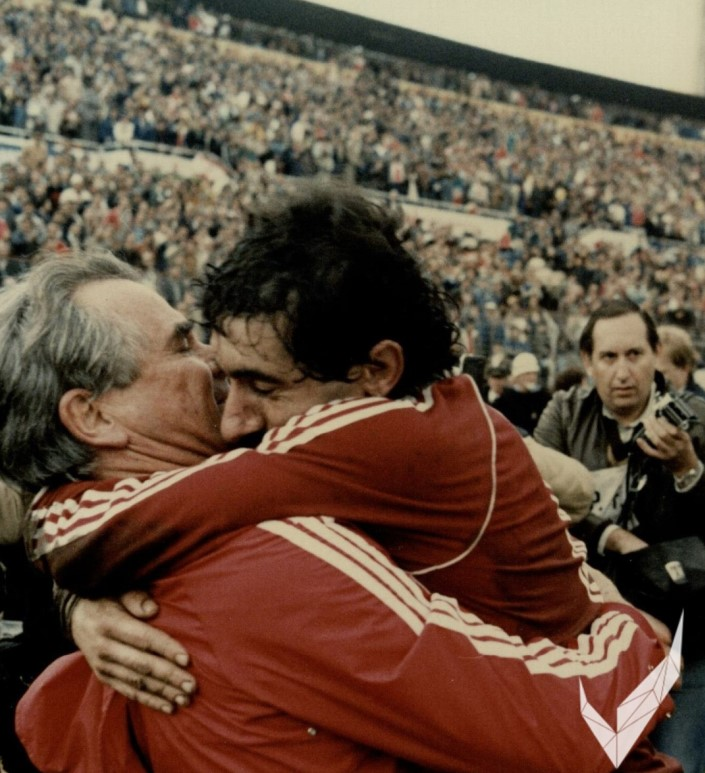CurtaVermelha's tweet photo. Sejam Benfica. 🦅 https://t.co/EOZwIKq8r0