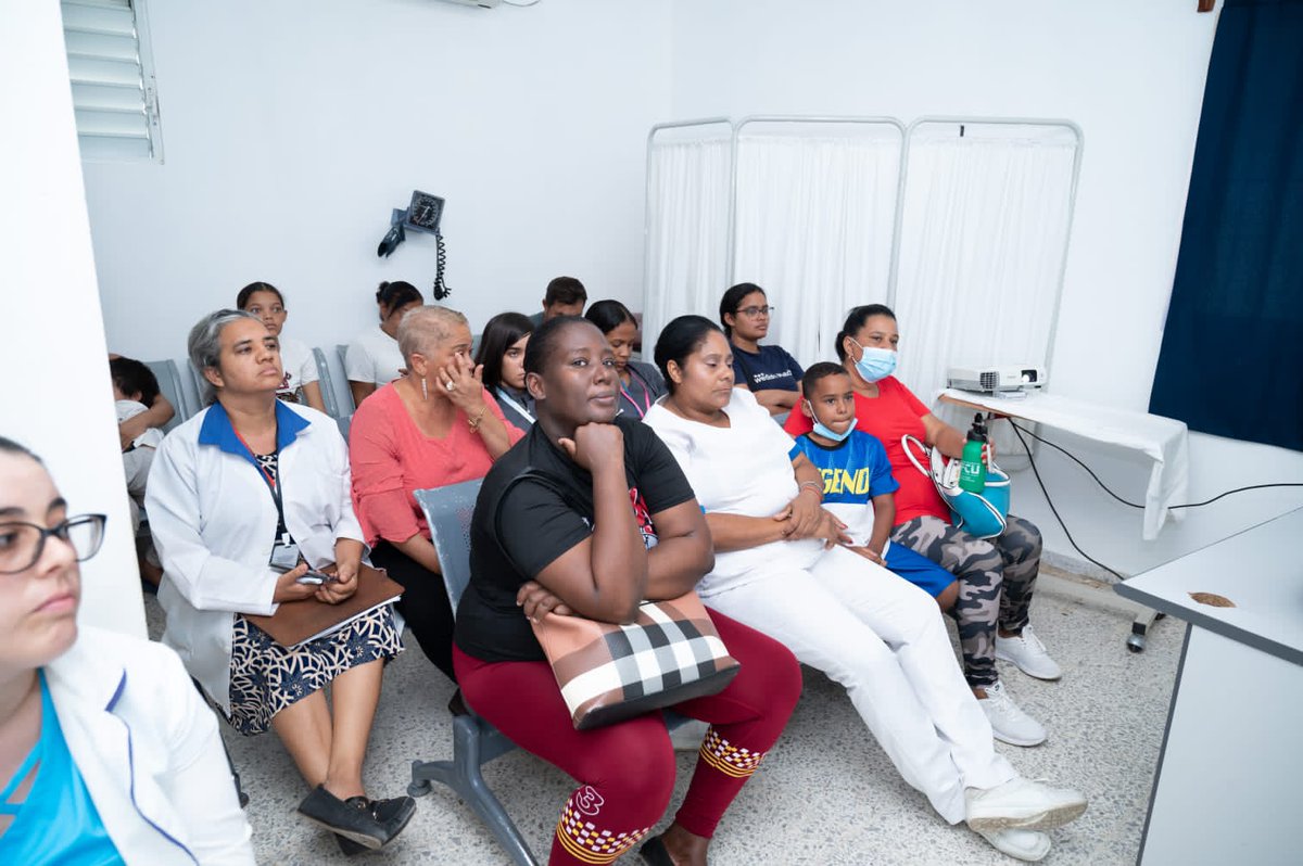 HHatodelyaque's tweet photo. Médicos Generales de nuestro centro hospitalario Hato del Yaque impartieron una charla de. 

 "Nutrición y alimentación saludable"

Donde explicaban que los alimentos. pueden ser sanos como es el caso de las frutas, verduras, carnes, pescados, huevos y cereales integrales.
#HYQ https://t.co/9v3DEAt5hH