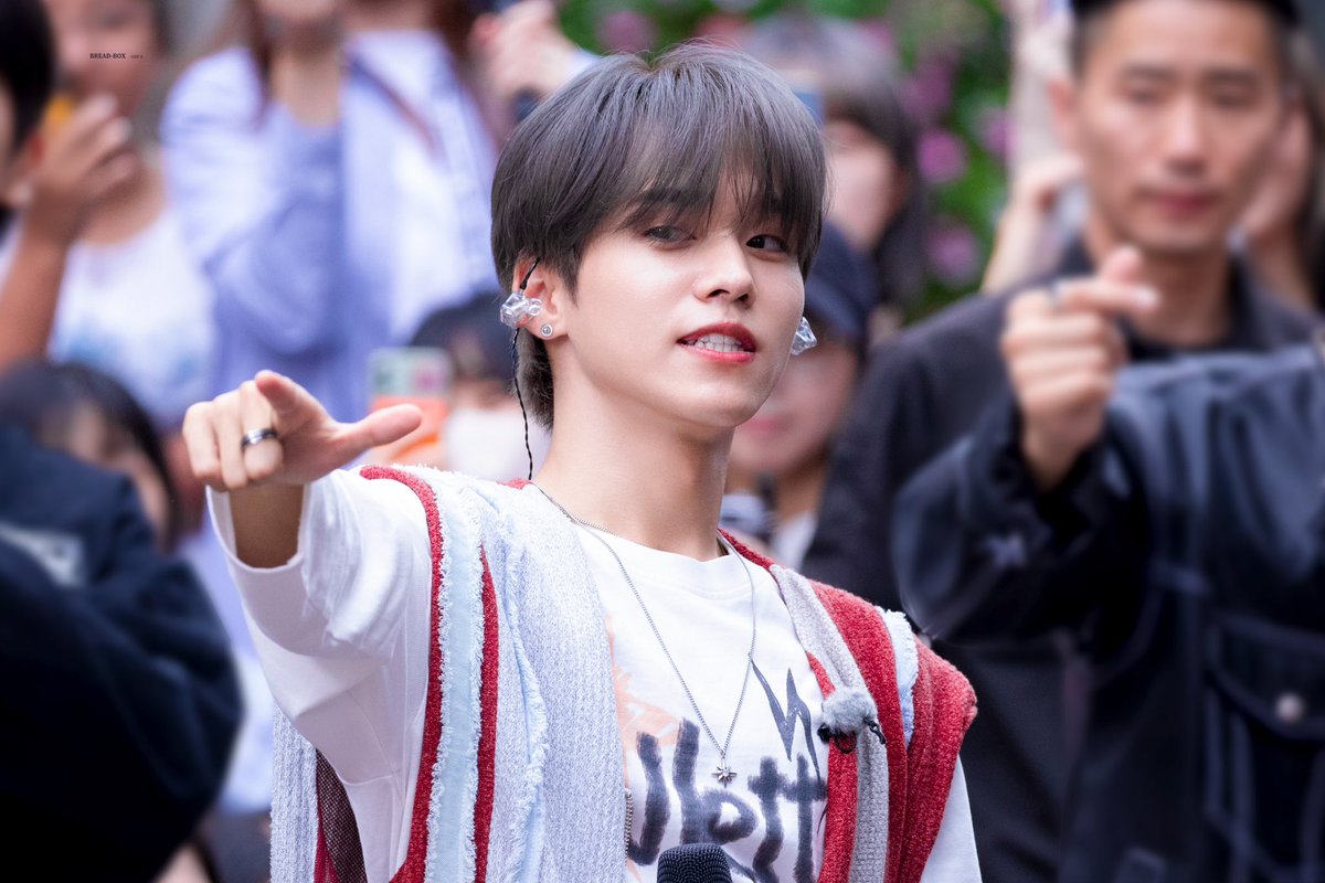 990316_breadbox's tweet photo. 230925 신촌 버스킹 HQ
너 내 도도도독 ..
#유 #유토 #U #YUTO #온앤오프 #ONF #Bread_box https://t.co/II5NVegP1g