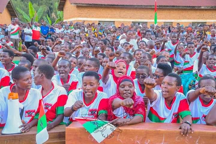CnddFddButanyer's tweet photo. #Burundi 26/9/2023
Amazone ya #Busangana (Bukeye),#Banga,#Ruganza,#Kabuye   na #Gatara za  komine nshansha ya  #Matongo ,nizo Umunyamabanga Mukuru wa @CnddFdd  @R_ndikuriyo yagendeye mubikorwa amazemwo iminsi 6 muntara ya kera ya #Kayanza ubu akaba  ari intara ya #Butanyerera https://t.co/IvfWzWCsVg