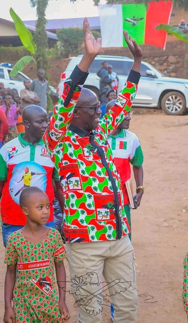 CnddFddButanyer's tweet photo. #Burundi 26/9/2023
Amazone ya #Busangana (Bukeye),#Banga,#Ruganza,#Kabuye   na #Gatara za  komine nshansha ya  #Matongo ,nizo Umunyamabanga Mukuru wa @CnddFdd  @R_ndikuriyo yagendeye mubikorwa amazemwo iminsi 6 muntara ya kera ya #Kayanza ubu akaba  ari intara ya #Butanyerera https://t.co/IvfWzWCsVg