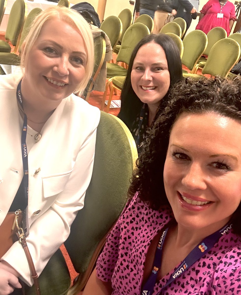 CddftS's tweet photo. Great day at the @UKKidney AKI strategy meeting discussing ways around standardising AKI care @blenky_2000 @KirstyMcGee3 @RenalJCUH @DianneB67497002 https://t.co/9N1MLEVgvh