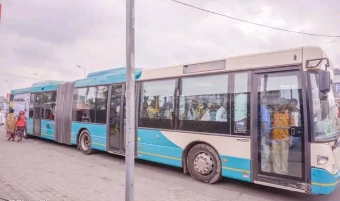 patientanz's tweet photo. La ville de #Goma a sa #modernisation. Nous sommes à Goma en face de la gare centrale. Le moyen de #transport #moderne et #adapté.
Bienvenue à Goma!
#VisitGoma #VisitDRC https://t.co/OfNrGApNPN
