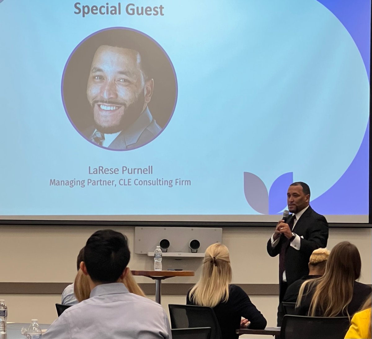 BVUVolunteers's tweet photo. Small businesses can make a BIG impact. Thanks LaRese Purnell for bringing this conversation to life! (Bonus shoutout to Seryrell’s Gourmet Salsa for bringing “breakfast” for everyone 😉)

#SmallBusiness #CommunityEngagement #ClevelandEntrepreneurs https://t.co/WYuMXGYbOk