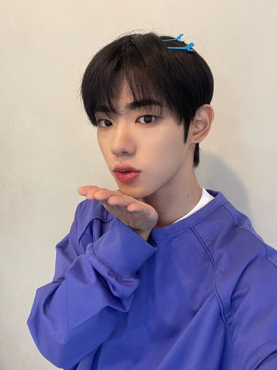 MINSEOFRANCEFB's tweet photo. 🪐 𝐓𝐑𝐀𝐃 

⊹ 
Vous voulez un Minseo bleu~?
Vous voulez un Minseo rouge~?
_
#KANGMINSEO #강민서 
#FANTASYBOYS #판타지보이즈
©fantasyboys_mem https://t.co/NOebBGuN2D