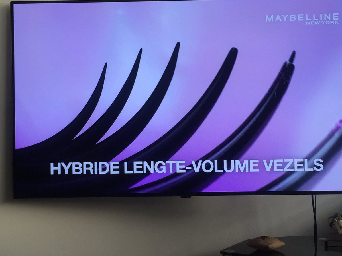 Dames, jullie gaan me toch niet vertellen dat jullie nog mascara gebruiken zonder ... 🤣🤣🤣 #hetmoetnietgekkerworden