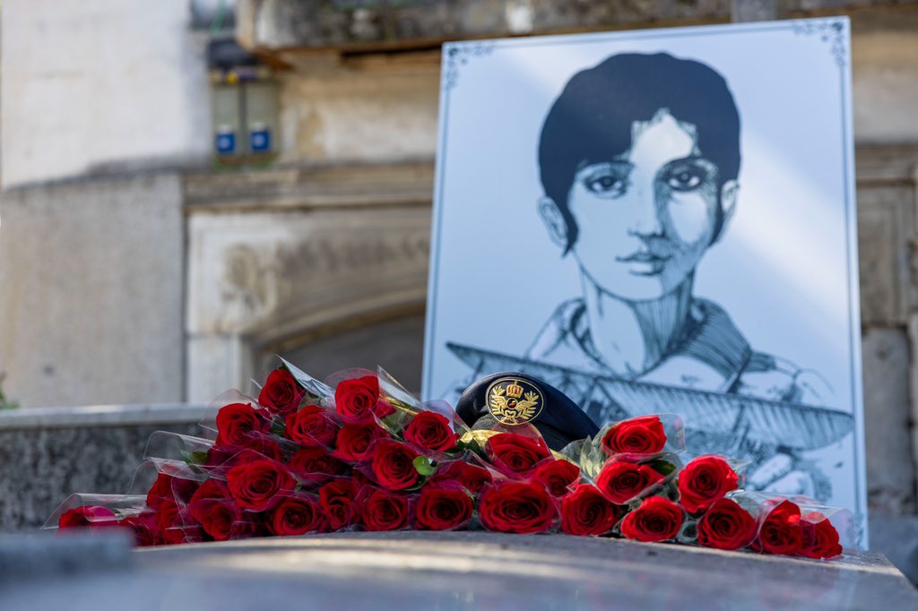 🌹40 rosas en el homenaje que <a href="/aviadoras_/">Aviadoras</a>  ha dedicado hoy a María Bernaldo de Quirós, la pionera de la aviación española que, con su pasión por volar, se ha convertido en una inspiración para generaciones de mujeres pilotos.

🛩️Gracias por abrir camino
