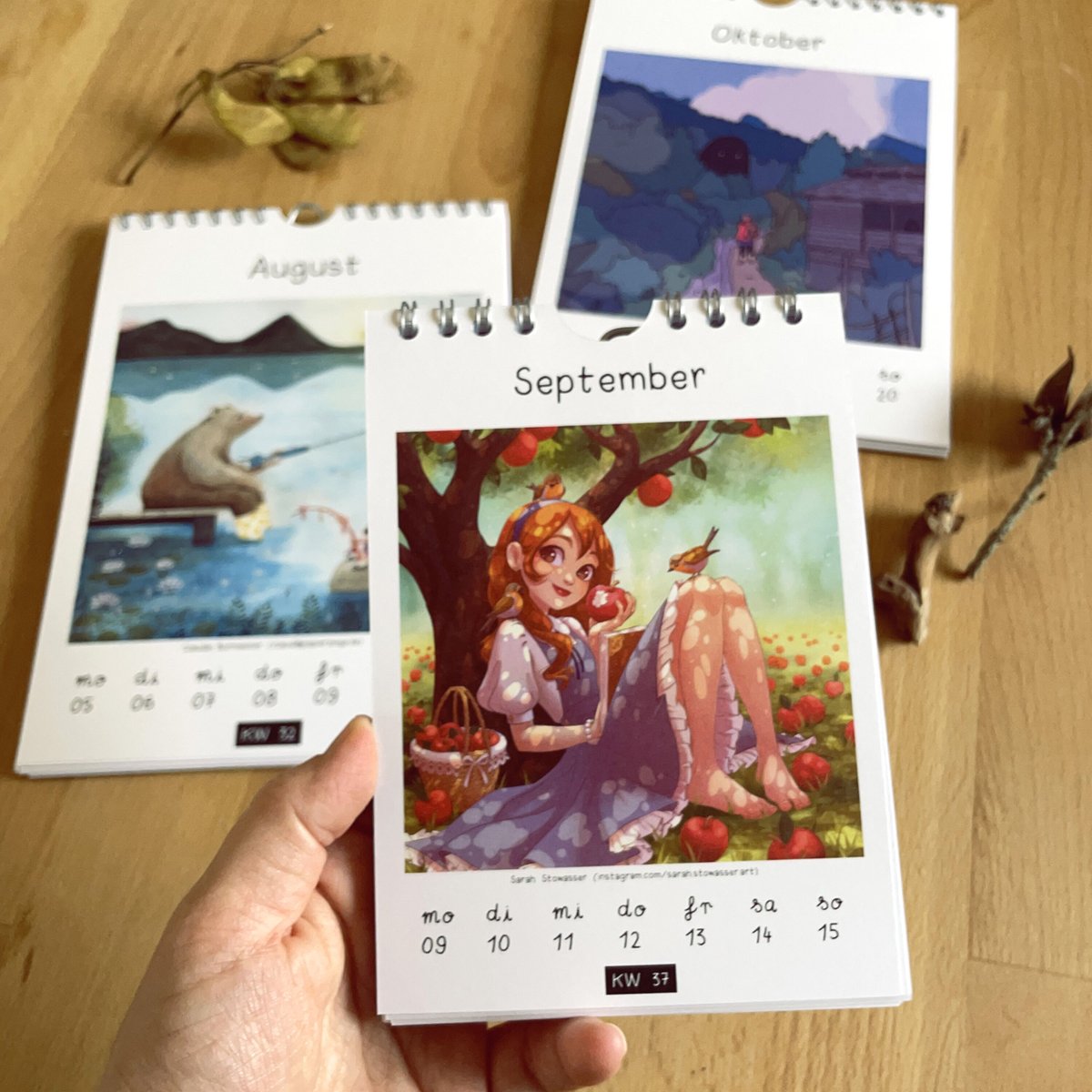 andthegrunlings's tweet photo. The new "Fuck yeah! 2024" art calendars are now available on my website! 🌿 Every week is illustrated by another german artist. This time in two sizes

#calendar #art #illustration #artcalendar #smallbusiness https://t.co/sS7zbKwxyL