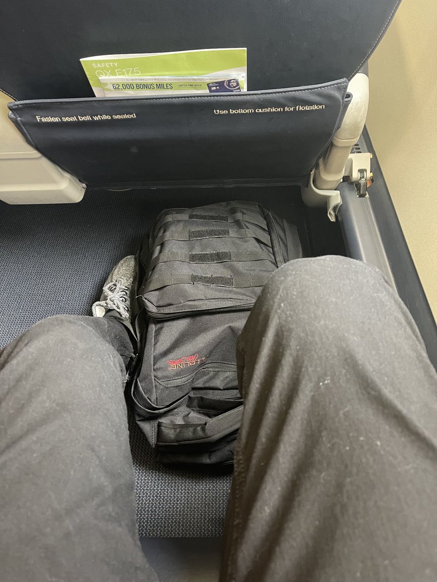 racquetball54's tweet image. I happily pay extra for leg room. #TallPeopleProblems