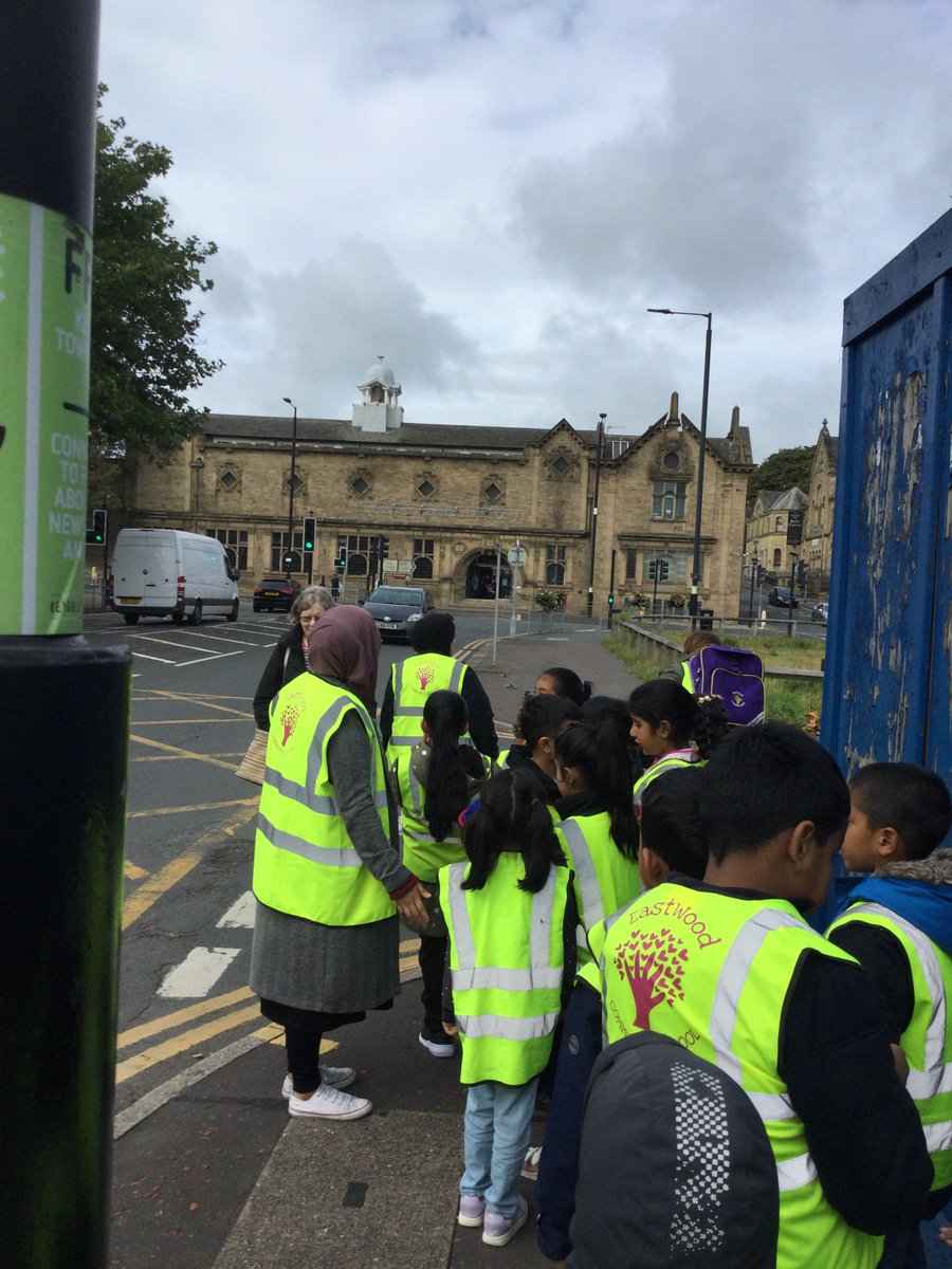 ECS_Keighley's tweet photo. Y2 are enjoying our local curriculum focus. They have been thinking about what they like and dislike about Keighley, and ways it has improved. #KS1geography #localfocus #LOtC #discussion #proud #community https://t.co/nTulNAaVx9