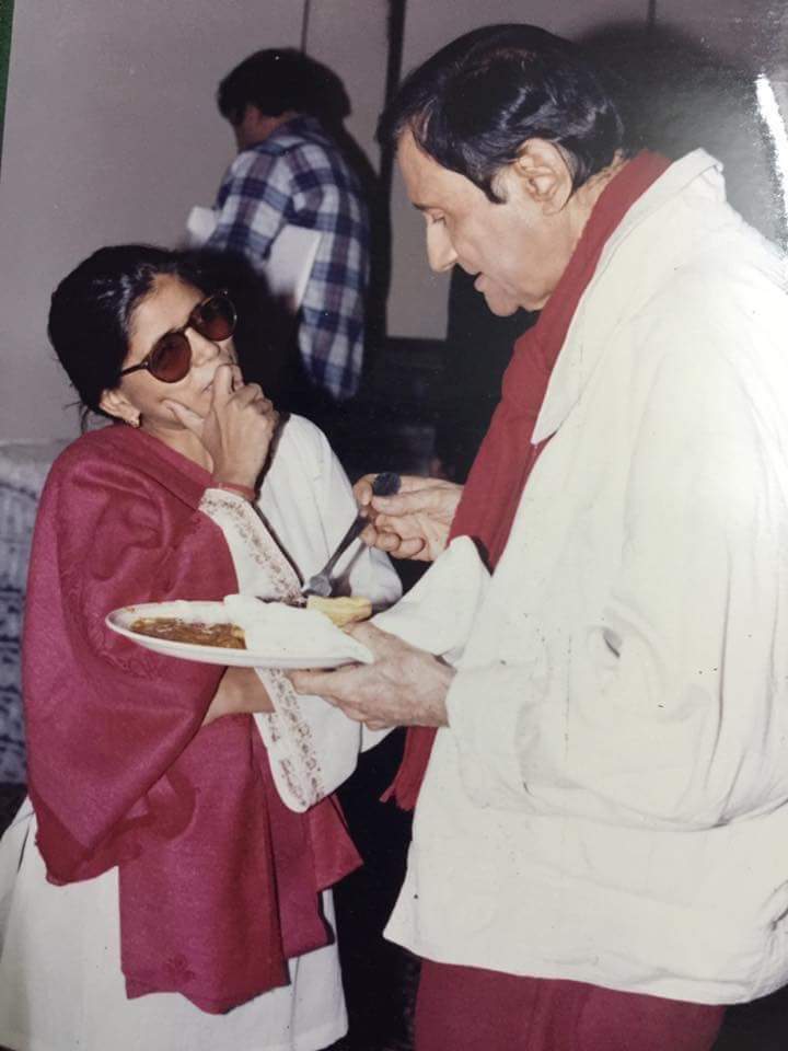 bharatidubey's tweet photo. Happy Birthday #DevAnand ...saari duniya ek taraf ....my #devsaab ek taraf...love you forever...#DevAnand100 https://t.co/gDHmbj5RaU