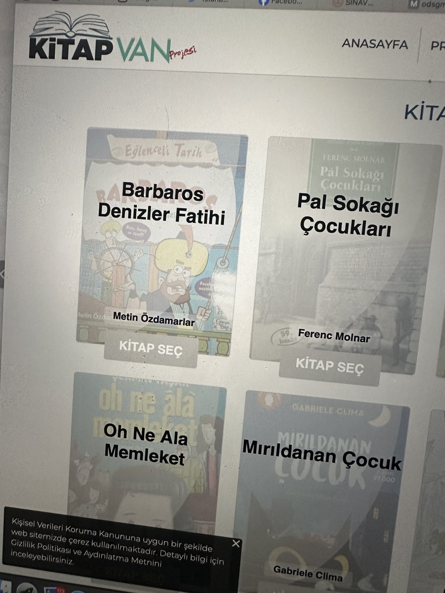 Van Büyükşehir Belediyesi ve Van İl Millî Eğitim Müdürlüğü "Kitap Van" adıyla harika bir proje yürütüyor. Çocuklar projenin sitesine girip listeden bir kitap seçiyor ve seçilen kitap PTT kargo ile ücretsiz yollanıyor. Öğrenci kitabı okuyup siteye yorumunu girdikten sonra 20 gün