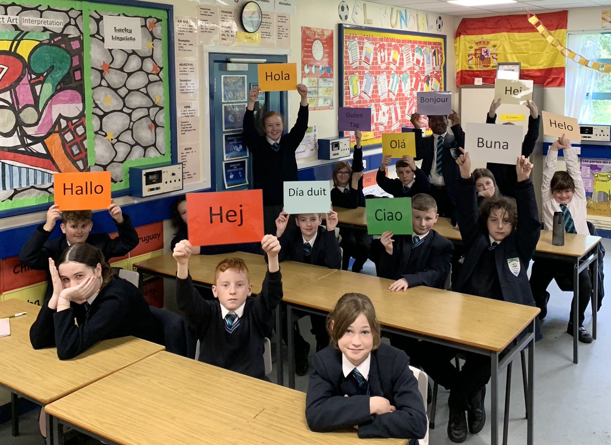 malonelanguages's tweet image. The Spanish department had fun today celebrating European Day of Languages 🇪🇺🇧🇪🇳🇱🇵🇹🇮🇹🇪🇸🇬🇷