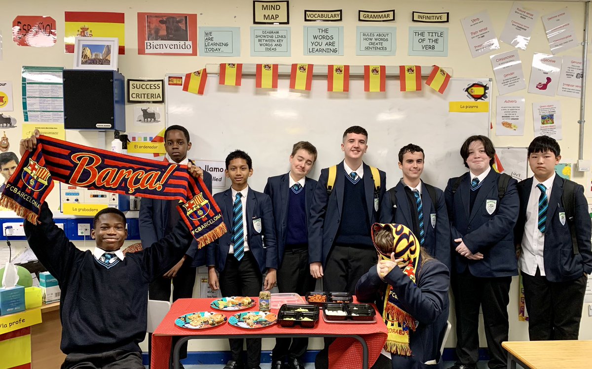 malonelanguages's tweet image. The Spanish department had fun today celebrating European Day of Languages 🇪🇺🇧🇪🇳🇱🇵🇹🇮🇹🇪🇸🇬🇷