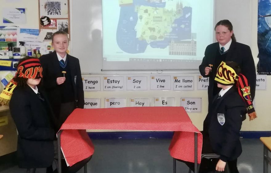 malonelanguages's tweet image. The Spanish department had fun today celebrating European Day of Languages 🇪🇺🇧🇪🇳🇱🇵🇹🇮🇹🇪🇸🇬🇷