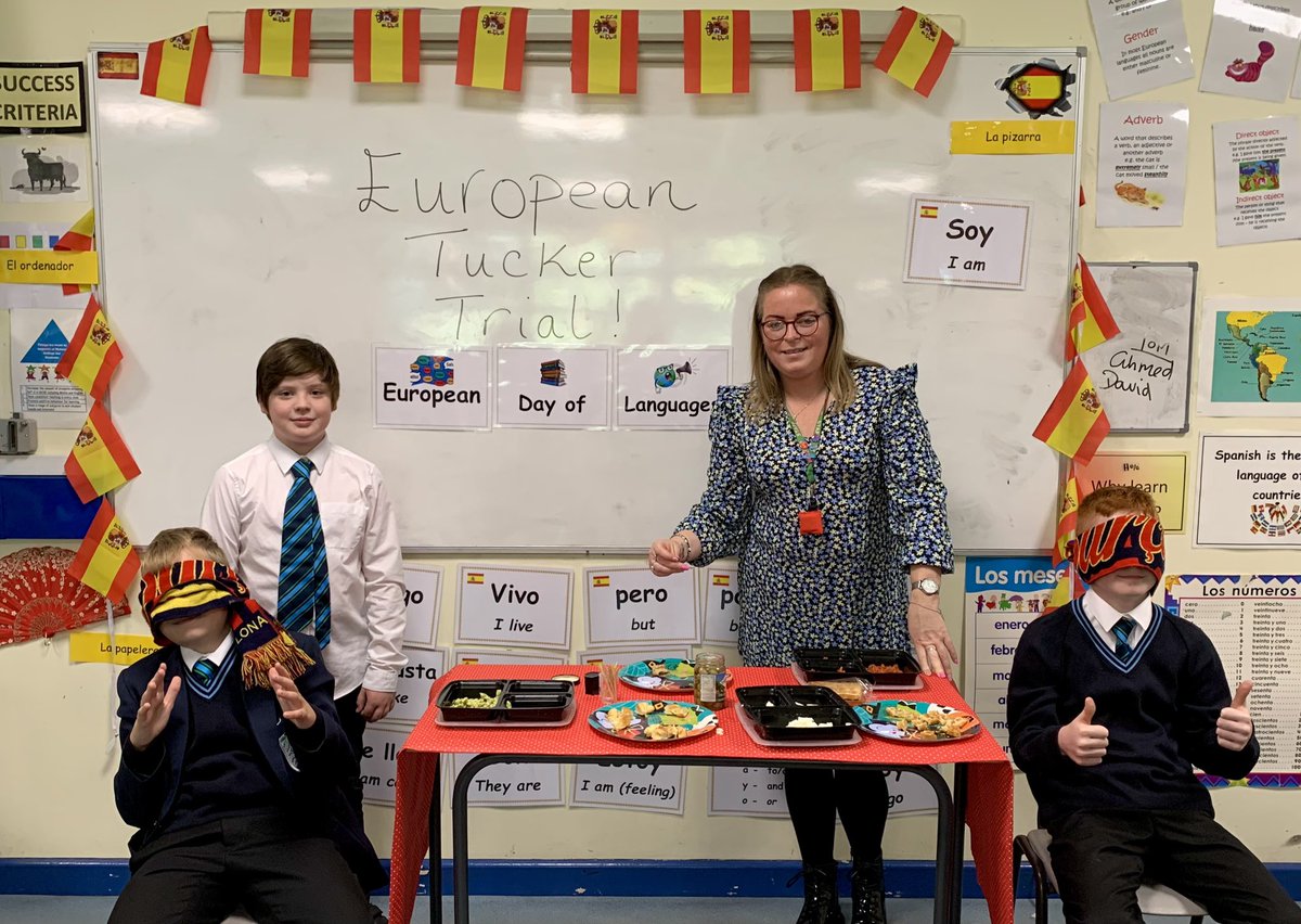 malonelanguages's tweet image. The Spanish department had fun today celebrating European Day of Languages 🇪🇺🇧🇪🇳🇱🇵🇹🇮🇹🇪🇸🇬🇷
