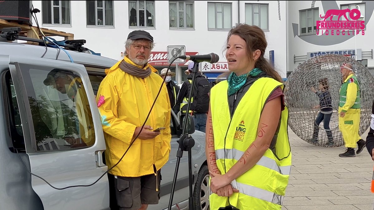 freundeskreisv's tweet photo. Aktionstage des Aktionsbündnis #EndeGelaende gegen geplantes #LNG-Terminal im Hafen von Mukran
22.-24.9.23
Alle unsre Videos gegen LNG auf Rügen, weitere folgen:
https://t.co/klAiMNbKoo
#EGgoesRuegen #Rueg2023 #BlockLNG #NoLNG #CleanGasIsADirtyLie #FrackOff
@EG_Berlin @EG_Hannover @EG_Ulm @EGLausitz @OZlive @MDRAktuell @mdrde @NDRinfo @dpa @tagesschau @tagesthemen @reuters_de @ruegengegenlng @FridayForFuture @fff_hamburg @inselruegen @ndrmv @NDRreporter