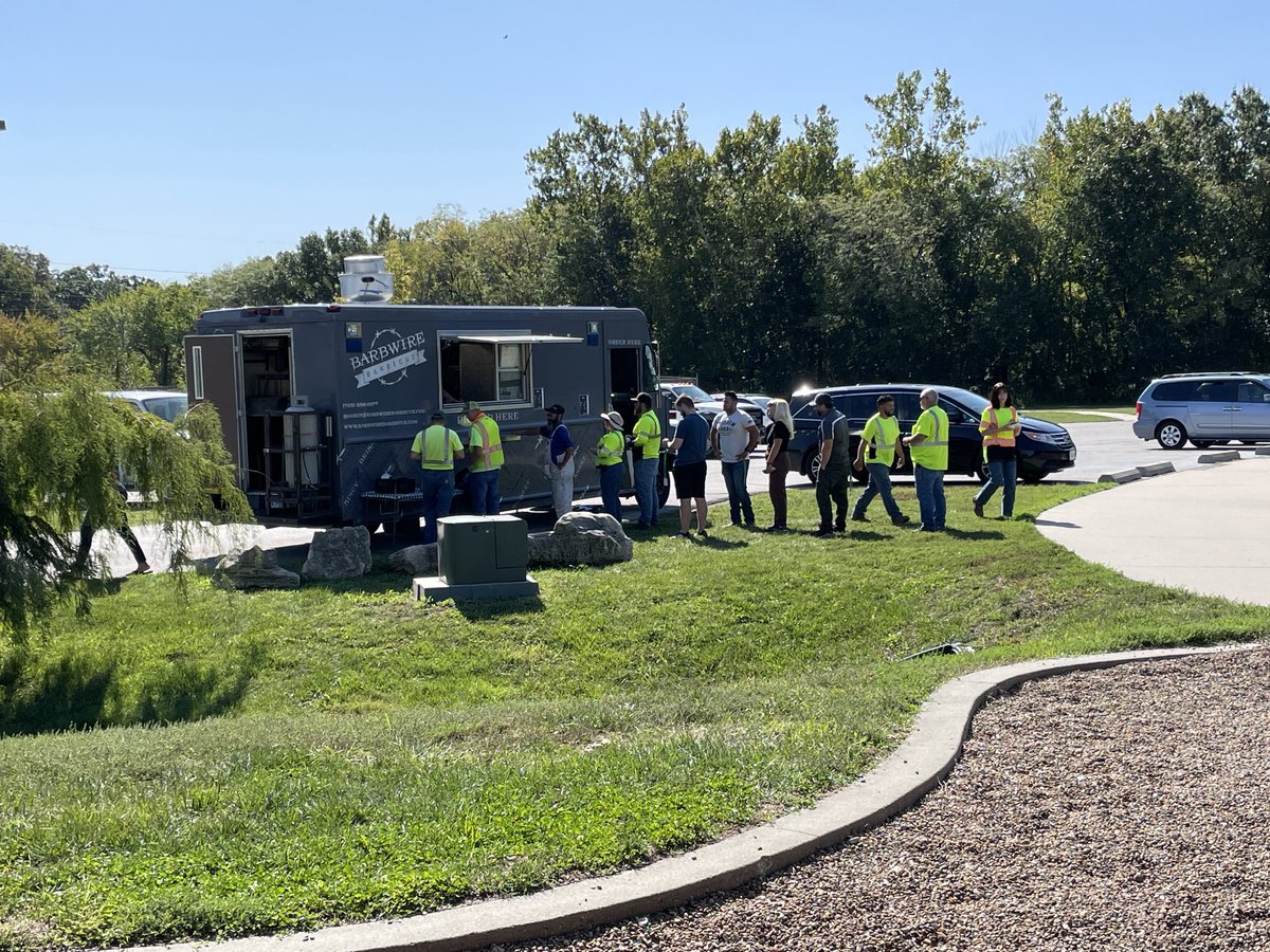 ⁦<a href="/CityofGrandview/">City of Grandview</a>⁩ is a great spot for ⁦<a href="/BHC_ENG/">BHC</a>⁩ ‘s food truck event today! Great weather! Great BBQ! Great clients!