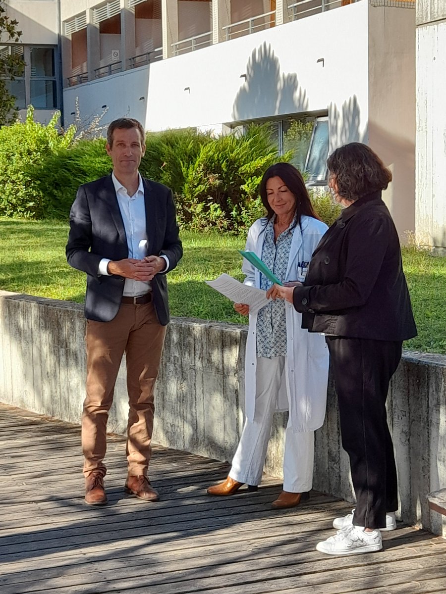 ARSPaca's tweet image. #Bronchiolite👶|@BBijuDuval, directeur départemental de l'ARS Alpes de Htes Provence, accompagné du Dr Garotta, pédiatre au CH de Dignes, a invité les journalistes de La Provence et de Alpes 1, à faire un point sur la bronchiolite et le nouveau #traitement préventif proposé.