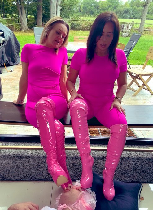 Bad Barbies part 2 : Boot Worship ! https://t.co/nxYIaa9wgK https://t.co/T2WbR72yF2