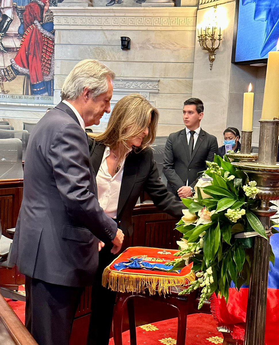 OProtocolo's tweet image. El Congreso de la República rindió sentido homenaje Póstumo, al maestro Fernando Botero Angulo, en Cámara Ardiente en salón Elíptico del Capitolio Nacional. En el acto la mesa directiva del Congreso expresó sus palabras de condolencia en nombre del pueblo colombiano.
