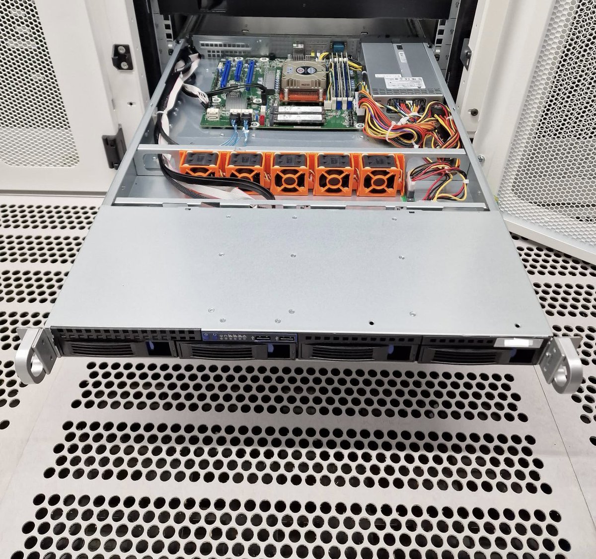 Bereit für Power-Performance? 
Hol dir jetzt unsere #AMD Ryzen 7 5700G #Dedicated Server!

⚡️#Blitzschnelle Aktivierung in nur 15 Minuten!

▶️ Weitere Infos &amp; sofort loslegen: venocix.de/dedicated-serv…