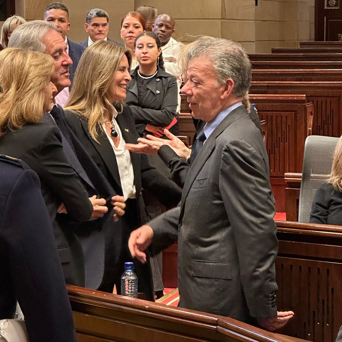 OProtocolo's tweet image. Importantes personalidades y comunidad en general visitaron la Cámara Ardiente del Capitolio Nacional para despedir al Maestro Fernando Botero,  entre ellos el Ministro de Hacienda Ricardo Bonilla, el ex Presidente de Colombia Juan Manuel Santos y su esposa.