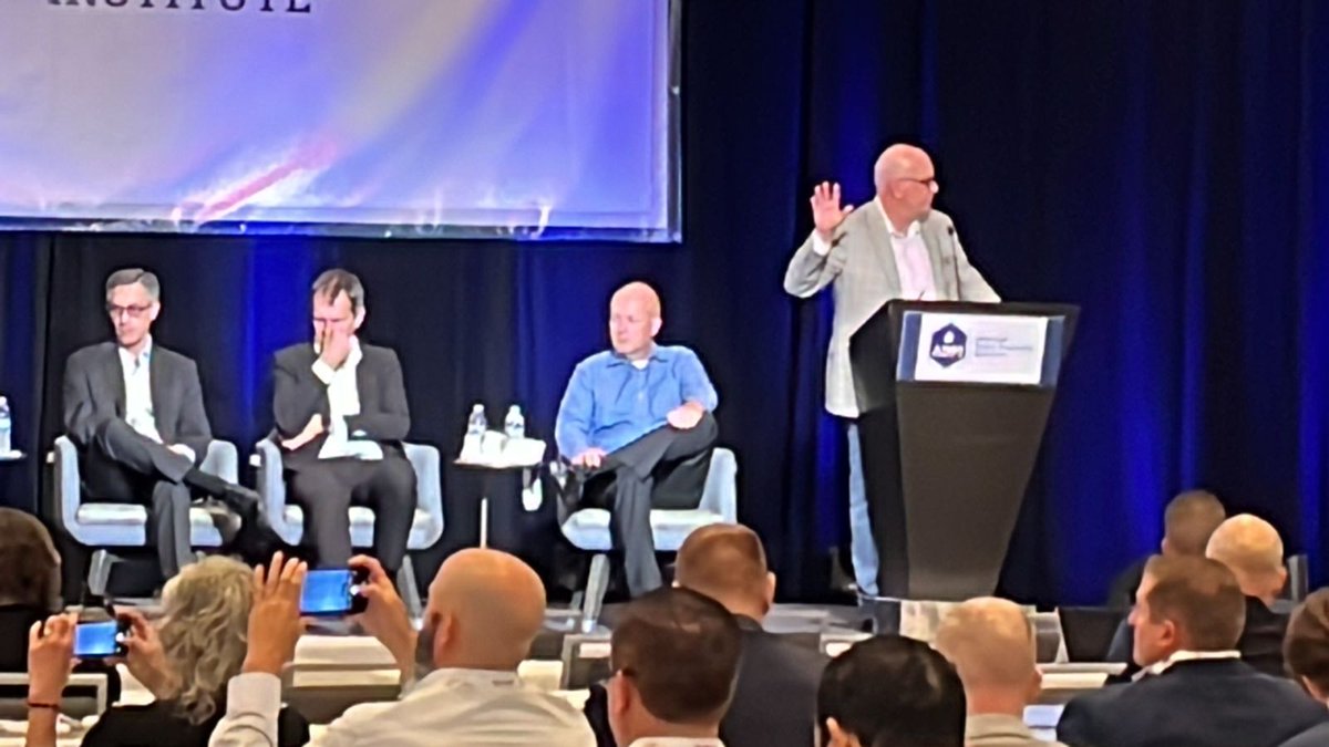 eDairyNews's tweet image. ➡️ #ADPI Conference on Grain #Market and loss of #dairy herds.

Alejandro Maurino, CEO of DairyCorp, is already at 2023 Dairy Ingredients Seminar! 🤩