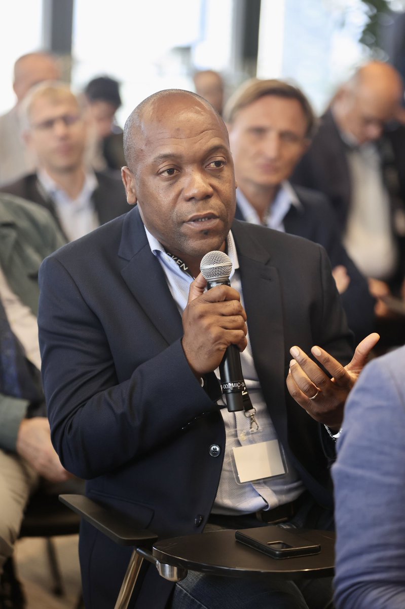 AMIF_asso's tweet photo. La table ronde avec @CCIFCQuebec, @FaskenAvocats,@DesjardinsCoop, @InvestQuebec, @LaFrenchTech, @Mila_Quebec et @MTLINTL, a évoqué les différents accompagnements des entreprises françaises pour se connecter avec le monde économique du Québec, qui représente 20% du PIB du Canada. https://t.co/052Nvuiz87