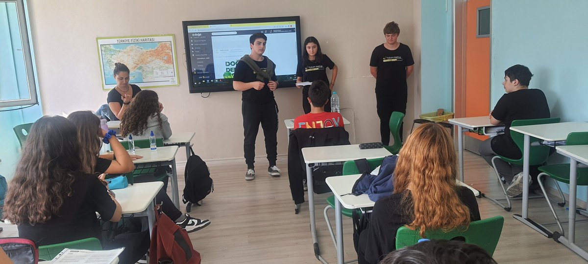 SARIYERDOGAA's tweet photo. Sarıyer Doğa Kolejinde, Akademi Lideri adaylarımızın,propaganda süreci tüm hızıyla devam ediyor. #tMBA 🌼👏👏🎊
@arzuozsu @Azrafraarzu1 @BetulErok @selcukdoga @yasemintermeli https://t.co/zGy3aJXbUv