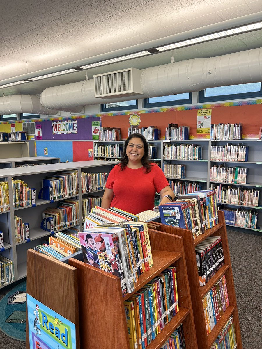 Welcome Mrs. Mejia, our new Librarian❤️