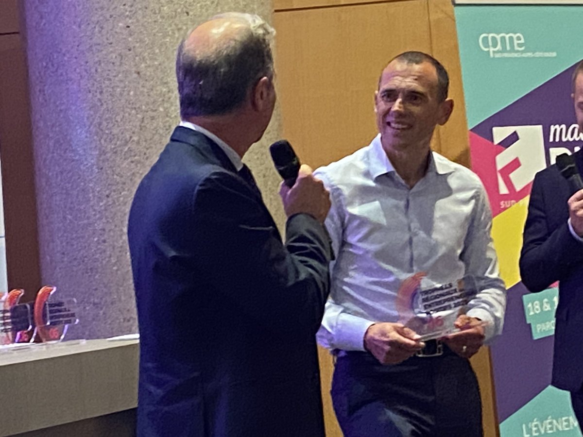 NiceMatinEco's tweet photo. Benjamin Mondou, le président de 10 agences immobilières Century 21 Lafage reçoit le prix de la #Solidarité  des #Trophées des #EntrepreneursPositifs06 @CPMESUD 
@Century21Lafage https://t.co/TvbrMBRBsw