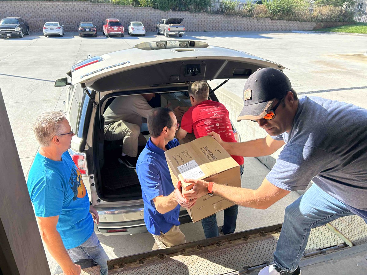 CRSBfriends's tweet image. This morning several employees were busy loading/unloading a new shipment of braille paper. We look forward to using that paper to prepare many new resources for our members!
#braille #manyhandsmakelightwork
