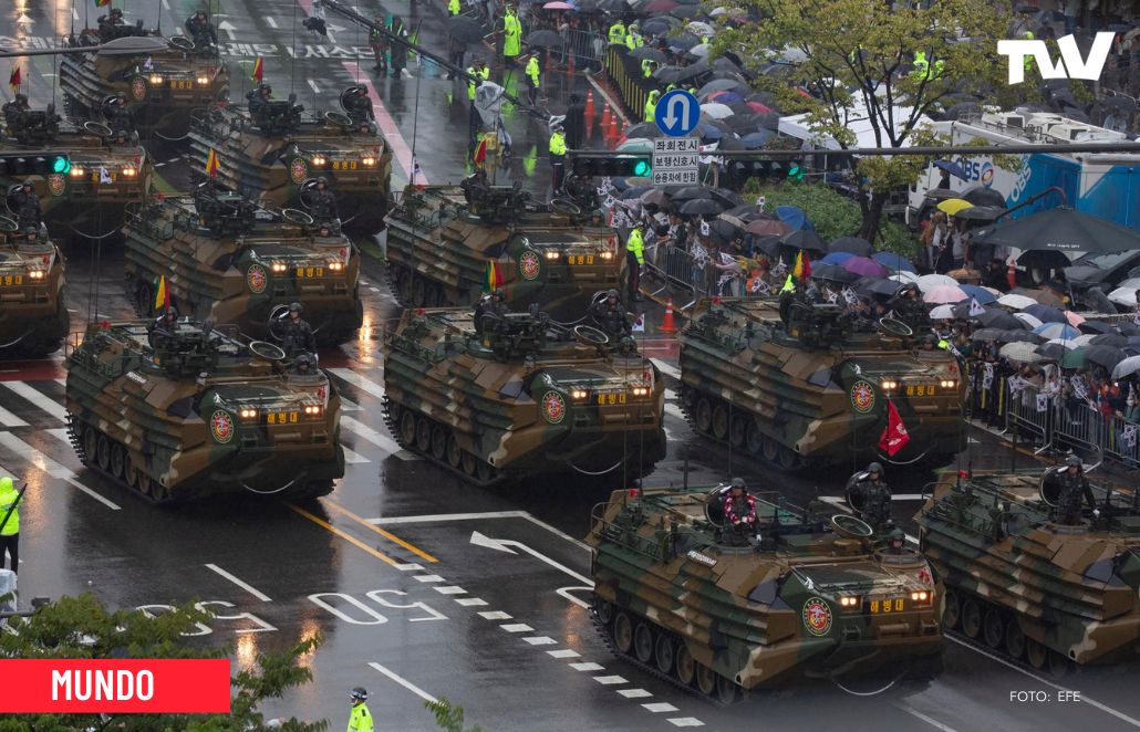 Corea del Sur montó un desfile este martes en su capital con miles de soldados y un arsenal de armas capaces de golpear a Corea del Norte, en el marco de su mayor ceremonia del Día de las Fuerzas Armadas en 10 años en Seúl. #TVVNoticias #Mundo