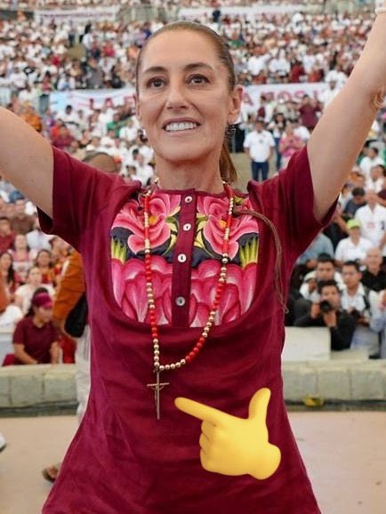 AmerangelLorenz's tweet photo. Por supuesto no tiene nada de malo que @Claudiashein sea judía. 

Lo criticable es que, siendo judía, use símbolos cristianos para engañar a la gente y ganar simpatías, algo que termina siendo una falta de respeto tanto para los cristianos como para los judíos.

Alguien que está dispuesta a traicionar sus propias creencias, terminará por traicionar a todo aquel que se le ponga enfrente.