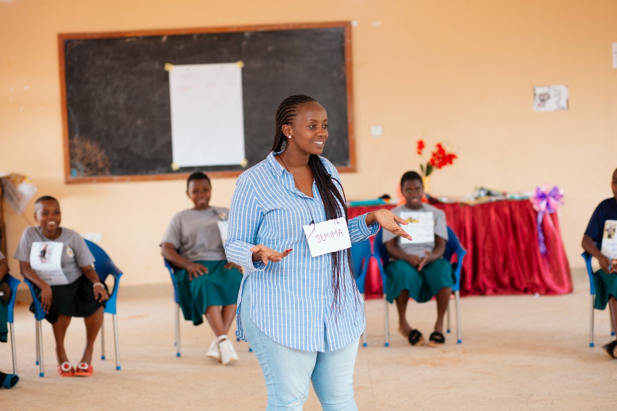 CreativeAction_'s tweet photo. Need more #inspiration to support #ArtforAction fundraiser and the 10 amazing artists taking part? Read about #artist and facilitator, @jemimaArtist in Rwanda and how she fights for #genderequity in her work. Only 3 days left to bid on original #art! https://t.co/bYA1yANqLO https://t.co/uwiHdyg7NV