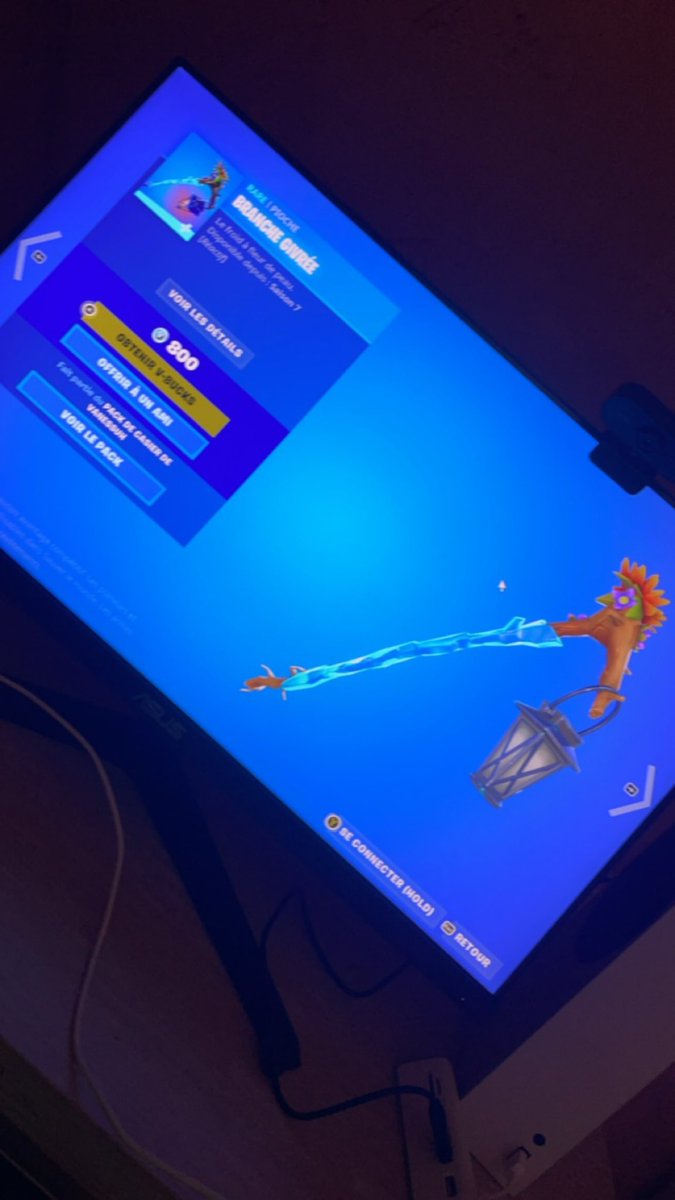 ZlayyZz's tweet photo. Je voudrai cette pioche j’ai argent sur mon compte juste mon plafond est plein chercher une personne qui pourrais me dépanne 8€ pour cette pioche.  En retour je lui offre sois 3 sub Twitch ou sois 15€ PayPal pour sa confiance en vers moi mon plafond seras resté dimanche https://t.co/tzCKtZbhGE